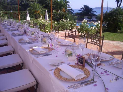 Hotel Villa Les Rosiers กรีโมด์ ภายนอก รูปภาพ