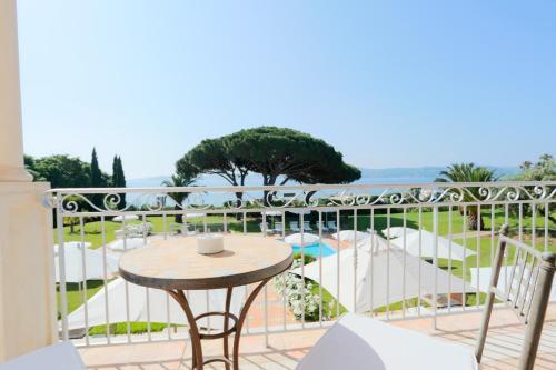 Hotel Villa Les Rosiers กรีโมด์ ภายนอก รูปภาพ